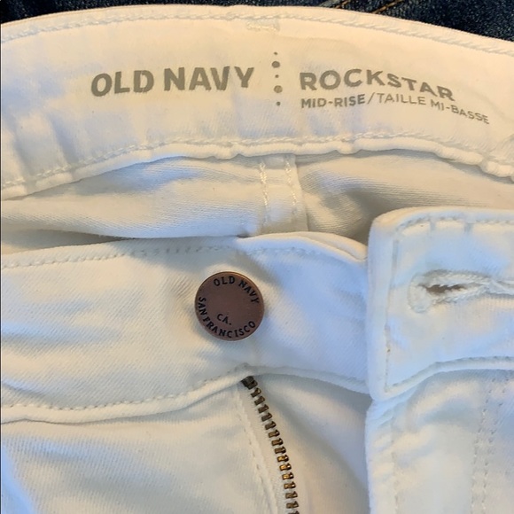 Old Navy 8 regular destroy white jeans - Picture 3 of 4